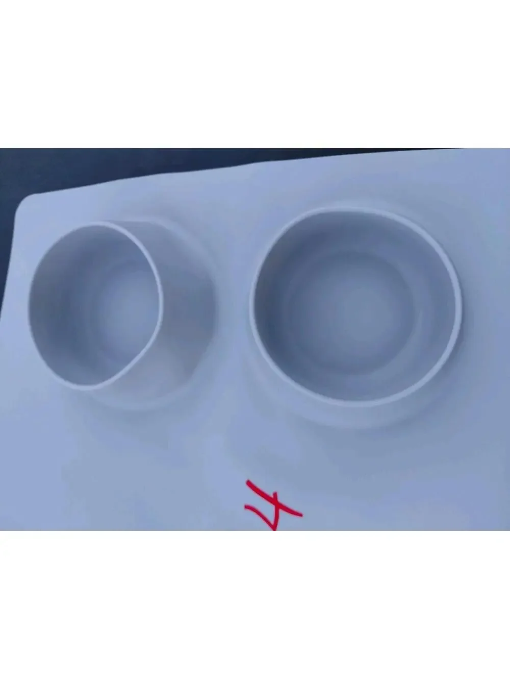 lazy d24 feeding station for your pets 29x21